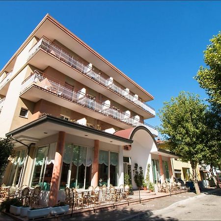 Hotel Belfiore Misano Adriatico Exterior foto